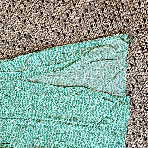 H&M Skirt, Size 6 - Picture 3 of 3
